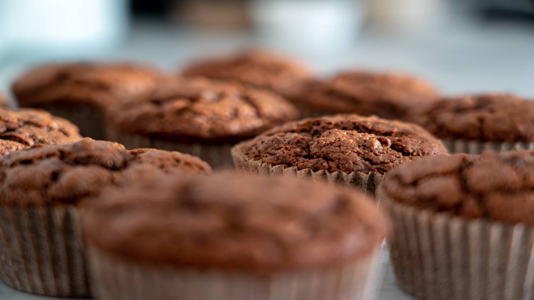 mini chocolate cakes up close 